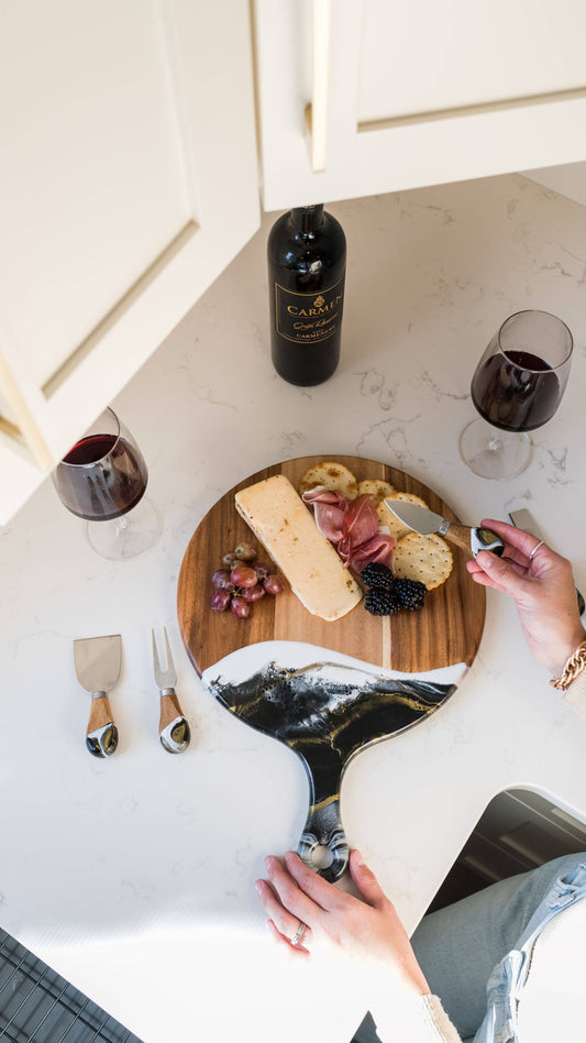 Charcuterie Board 12" Round with handle: Marble