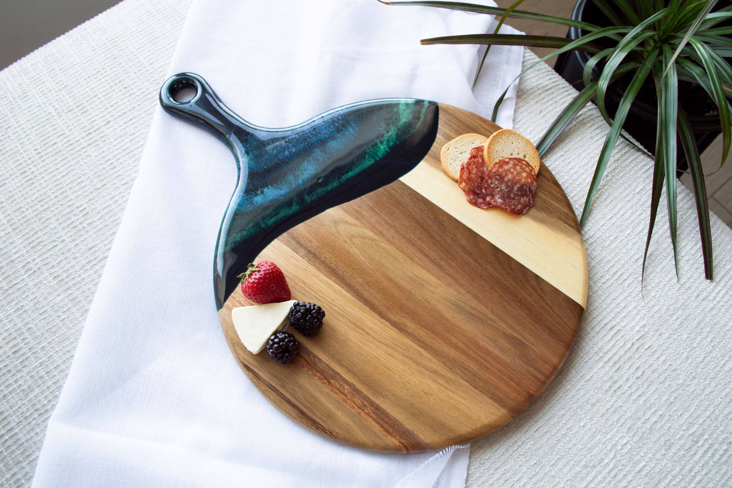 Charcuterie Board 12" Round with handle: Marble