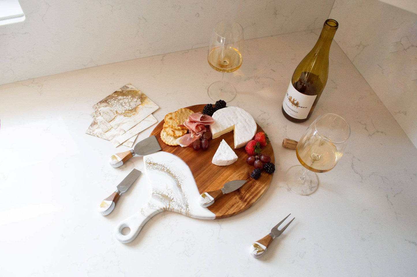 Charcuterie Board 12" Round with handle: Marble